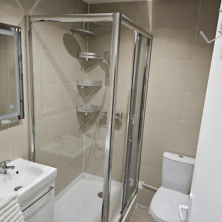 Charmful Modern Studio, Renovated, 30 Square Meters, Close To The Kremlin-bicetre Metro Station